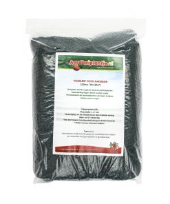 Vogelnet voor aardbeien met informatie etiket