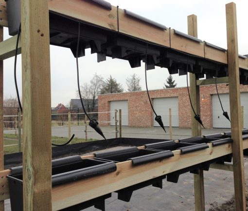 BATO aardbeienbak op houten stelling